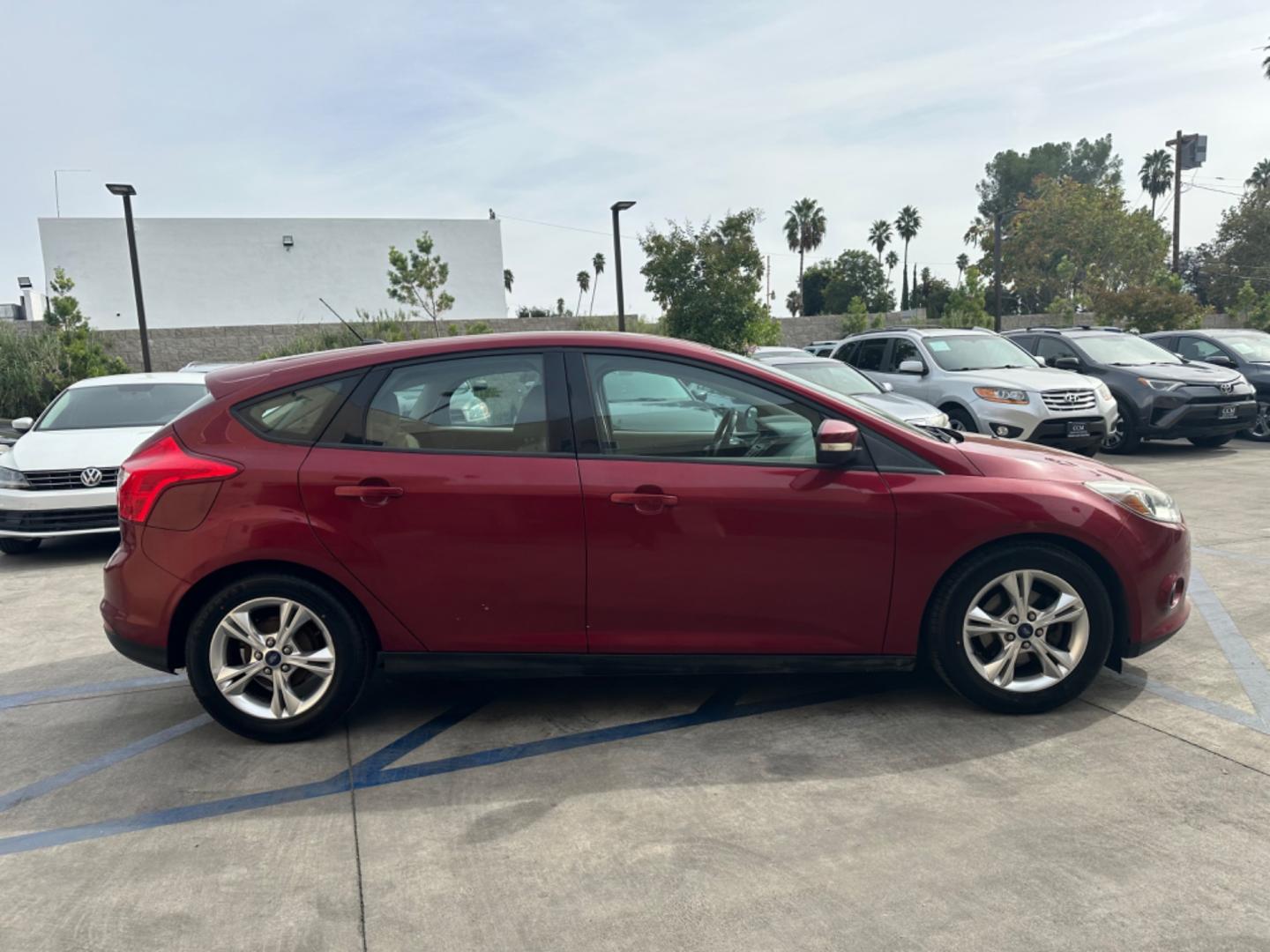 2014 RED /Gray Ford Focus Cloth (1FADP3K24EL) with an 4 Cylinders engine, Automatic transmission, located at 30 S. Berkeley Avenue, Pasadena, CA, 91107, (626) 248-7567, 34.145447, -118.109398 - Good Value! Good MPG! - Photo#5